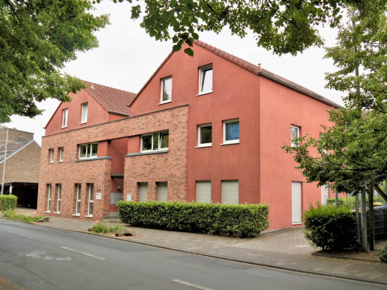 Friedenstraße 6-8 Wohnung

Verkaufspreis 2021:
248.000 € 

heutiger Wert:
413.000 € 